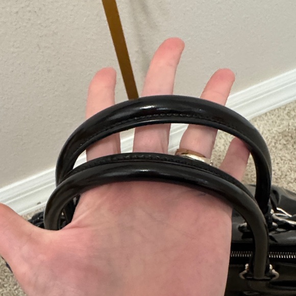 **♥️♥️Salvatore Ferragamo Black Patent Leather Handbag♥️♥️** - Picture 7 of 13